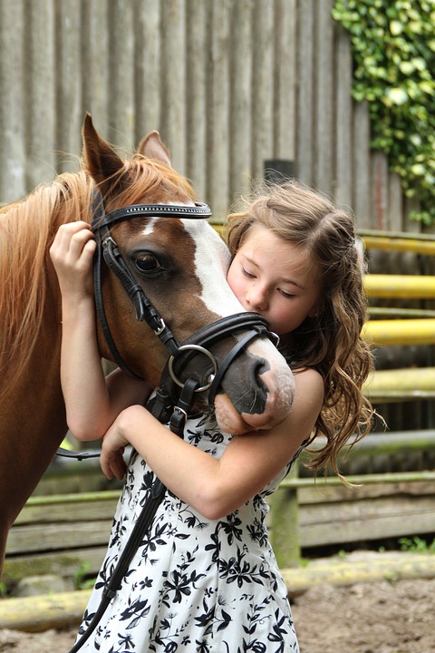 Lille pige og hest